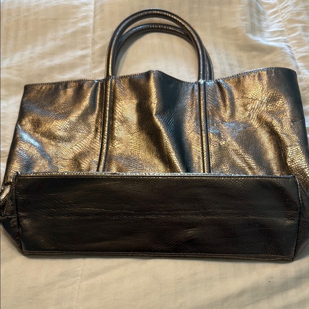 Estee Lauder Silver Tote Bag with Structured Design - Picture 3 of 7